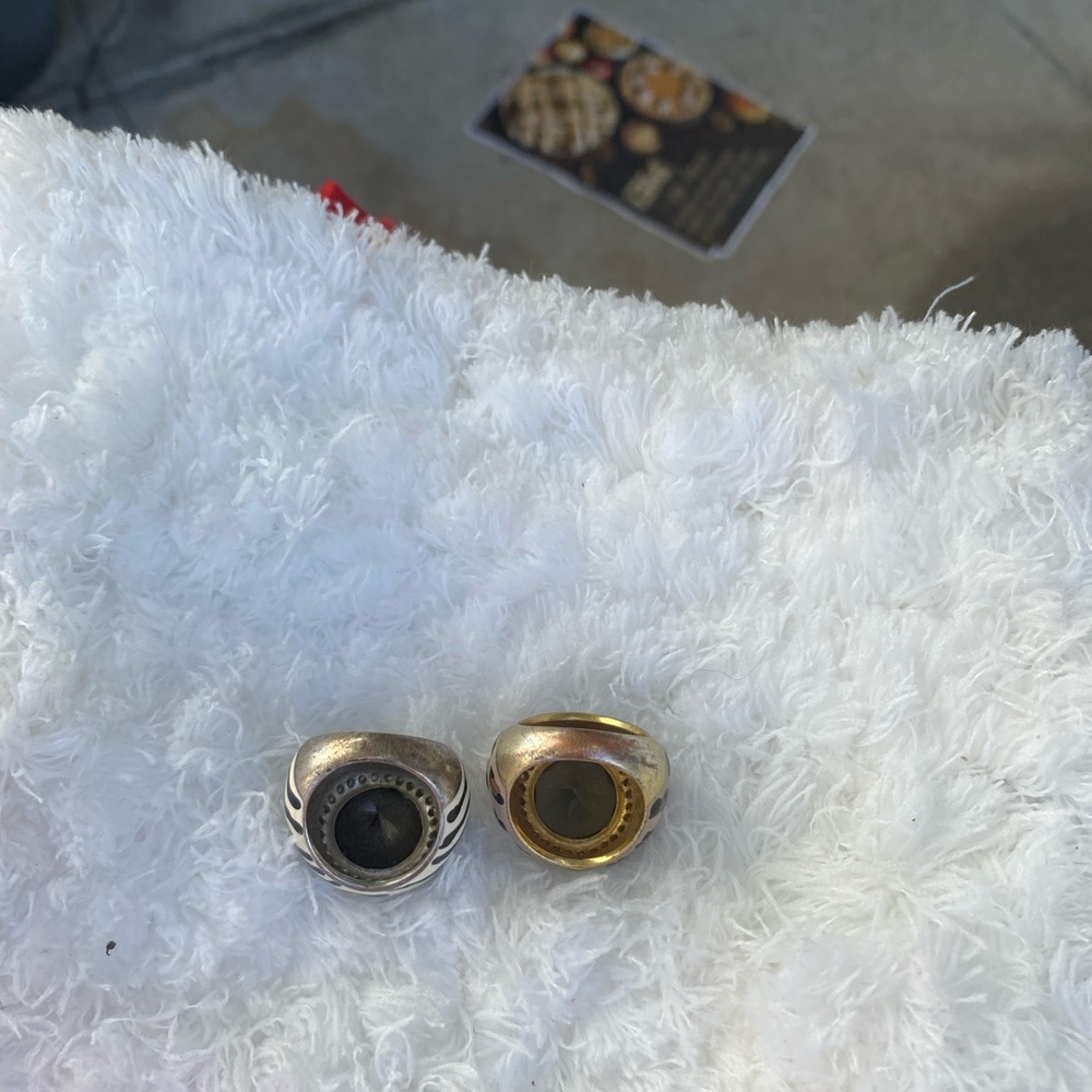 Fashionable Rings - Picture 2 of 4